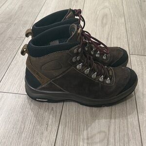 L.L. Bean Women’s Brown Hiking Boots 9M